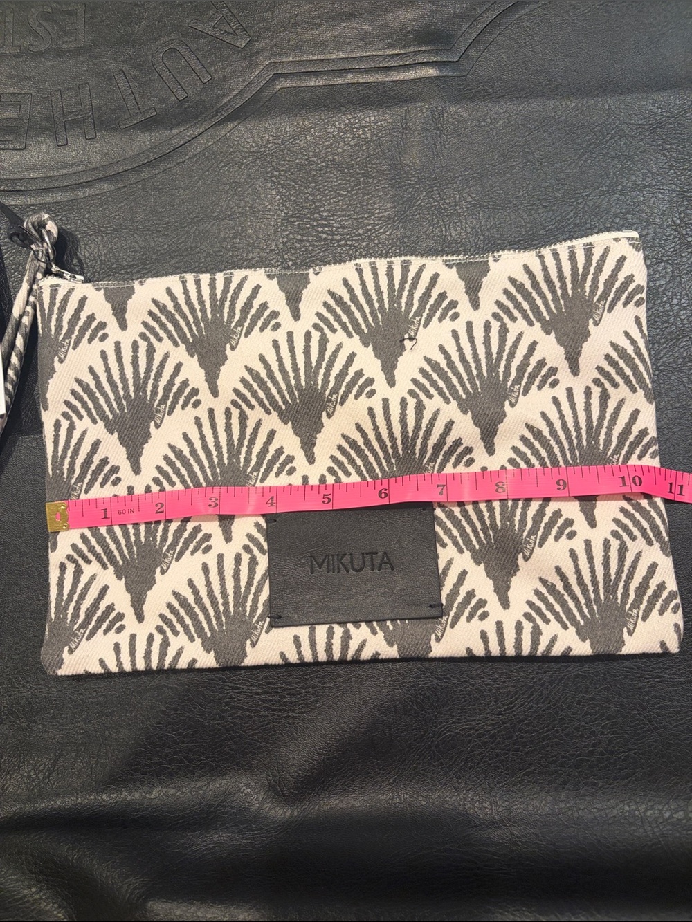 Mikuta Wristlet/ Clutch New With Tag Black & Cream - Picture 3 of 6